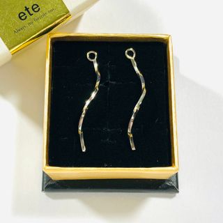 エテ(ete)の【週末値下】ete イヤリング チャーム (マーガレット スパイラル)(イヤリング)