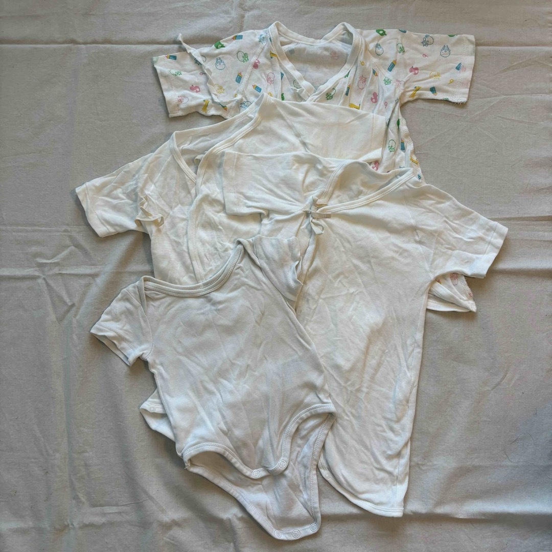 H&M(エイチアンドエム)の新生児　ボディースーツ　ロンパース　肌着半袖 キッズ/ベビー/マタニティのベビー服(~85cm)(肌着/下着)の商品写真