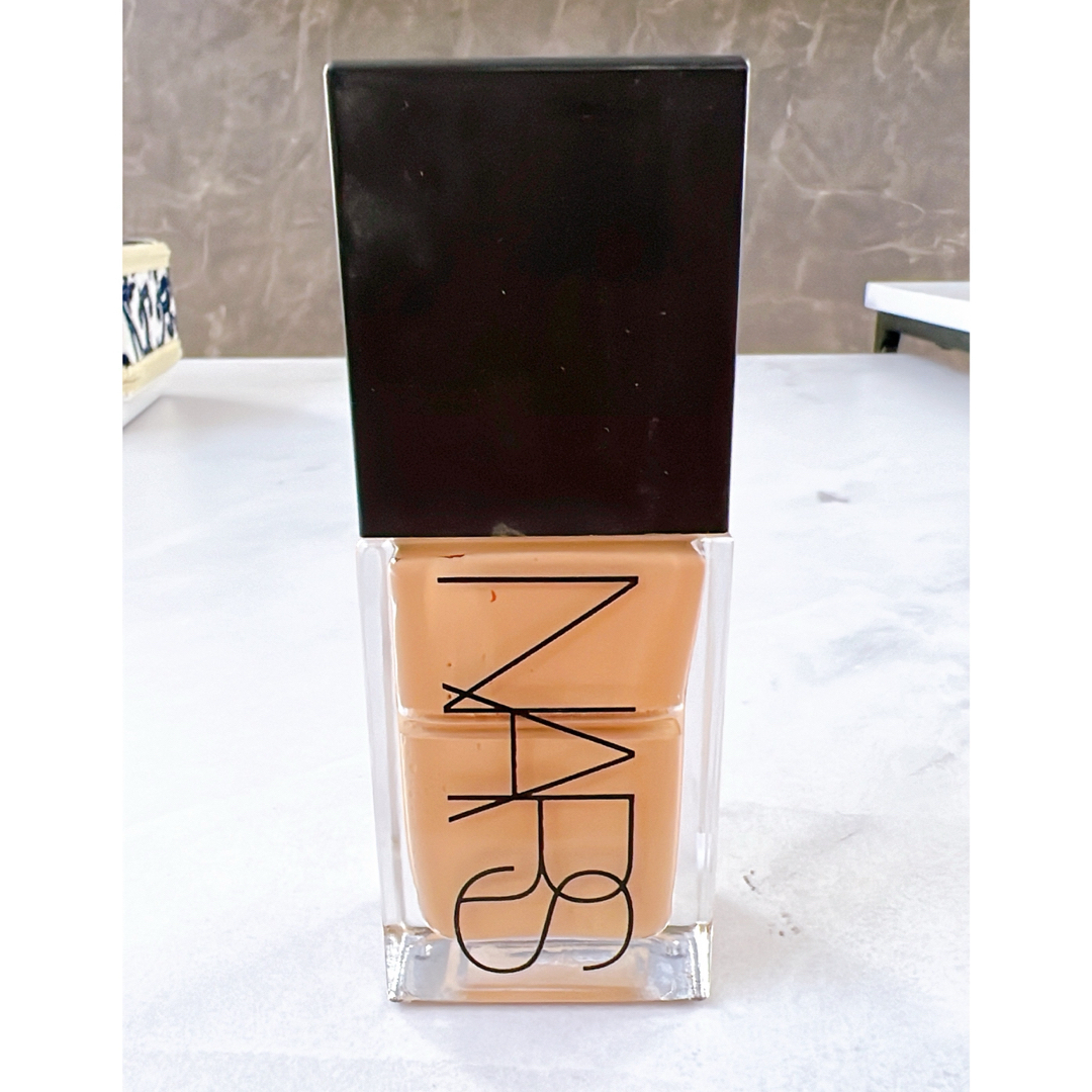 NARS(ナーズ)のNARS ライトリフティング ファンデーション 02176 コスメ/美容のベースメイク/化粧品(ファンデーション)の商品写真