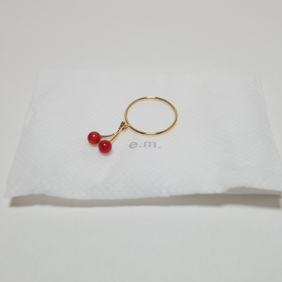 e.m.(イーエム)のe.m. サンゴ チェリー さくらんぼ 18K リング 11号 RED 限定 レディースのアクセサリー(リング(指輪))の商品写真