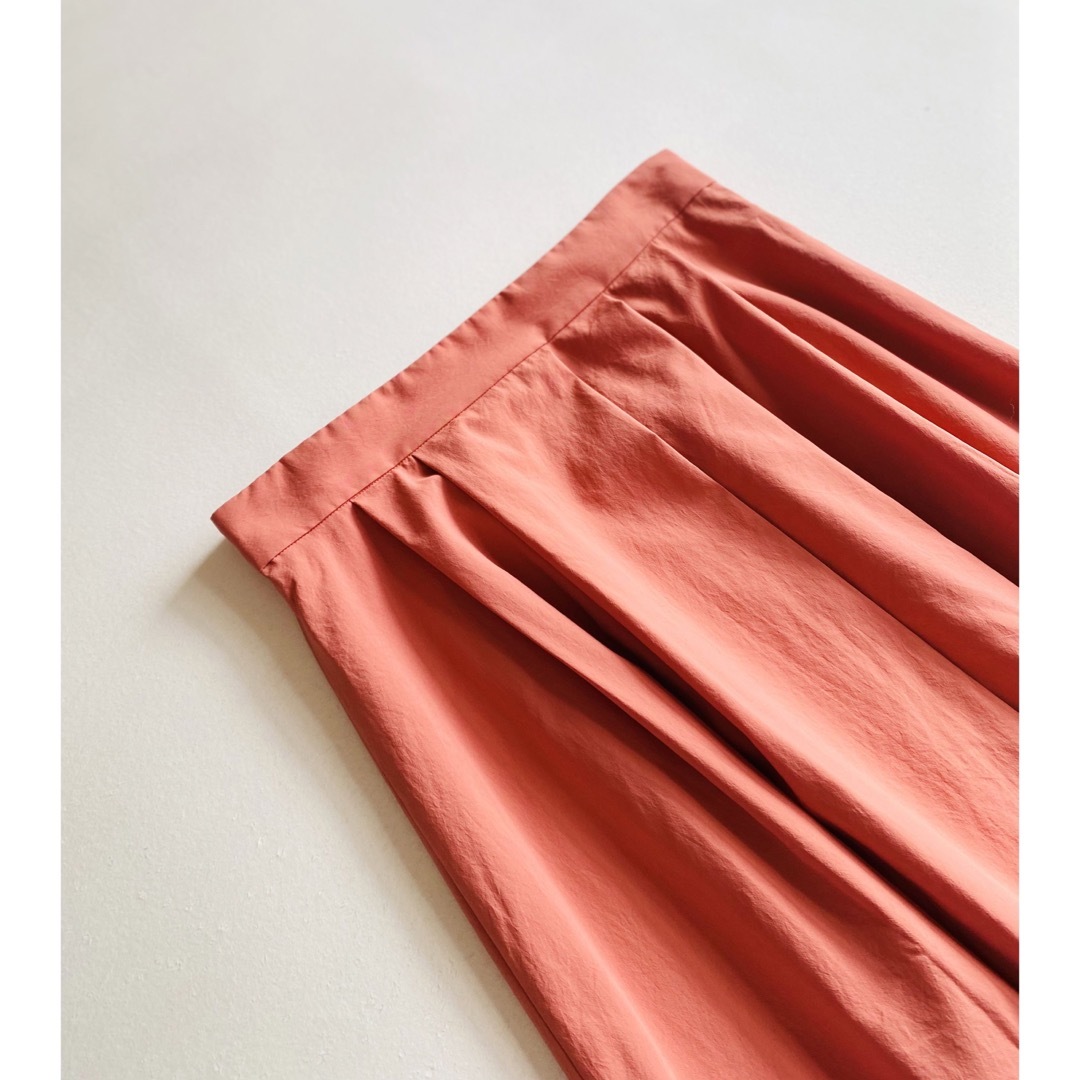 UNTITLED(アンタイトル)のUNTITLED アシンメトリータックフレアスカート 日本製 レディースのスカート(ロングスカート)の商品写真