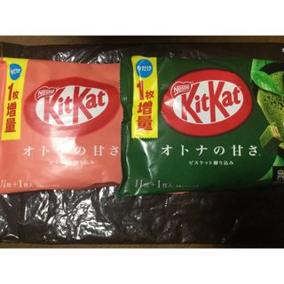 ネスレ(Nestle)のキットカット　大人の甘さ 濃い抹茶、こだわりのストロベリー　12枚(菓子/デザート)