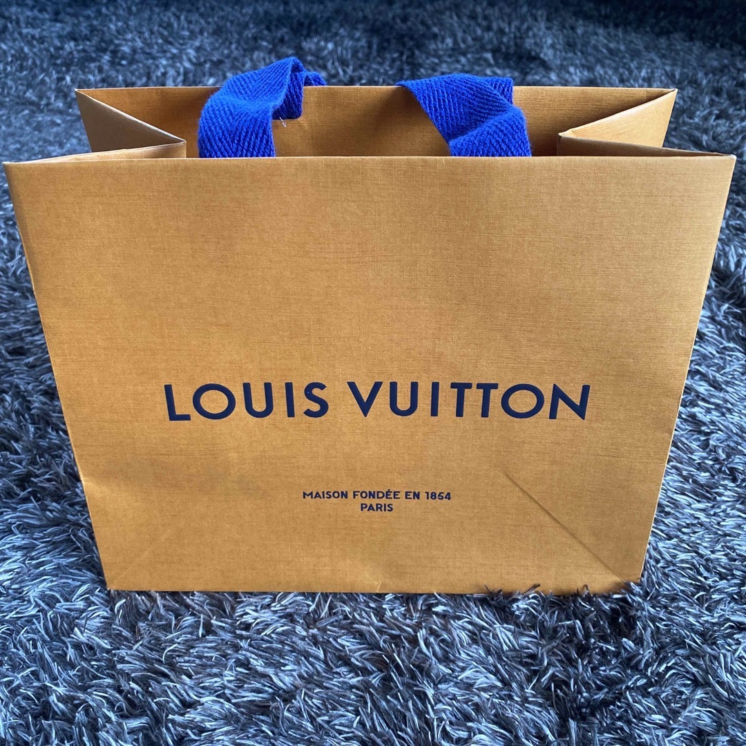 LOUIS VUITTON(ルイヴィトン)のルイヴィトン　ショッパー紙袋５枚　リボン・メッセージカードセット レディースのバッグ(ショップ袋)の商品写真