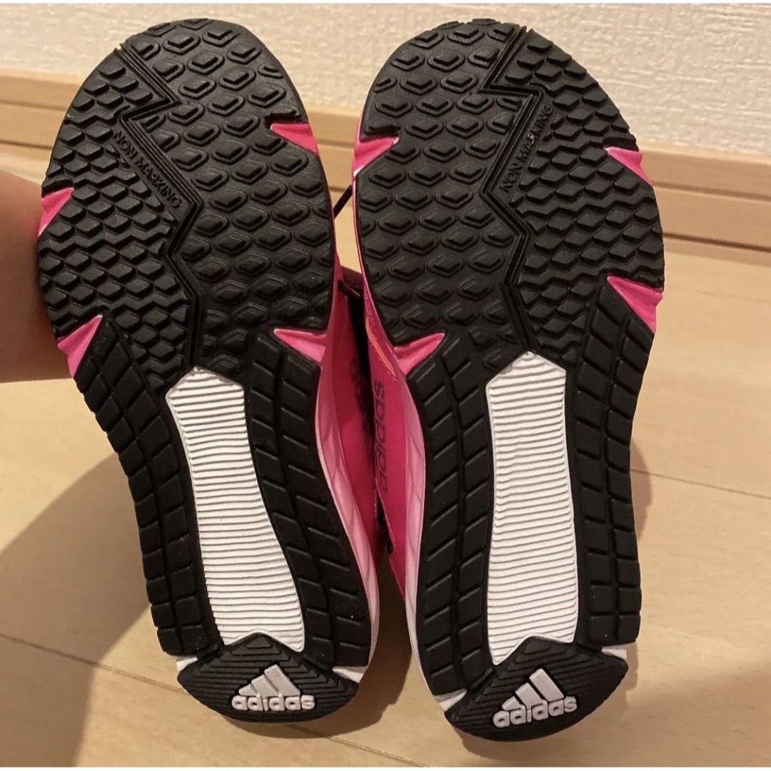 adidas(アディダス)の値下‼︎  adidas アディダス スニーカー　19センチ　タグ付き キッズ/ベビー/マタニティのキッズ靴/シューズ(15cm~)(スニーカー)の商品写真