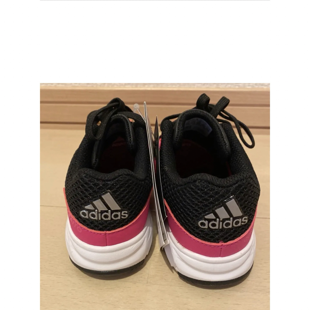 adidas(アディダス)の値下‼︎  adidas アディダス スニーカー　19センチ　タグ付き キッズ/ベビー/マタニティのキッズ靴/シューズ(15cm~)(スニーカー)の商品写真