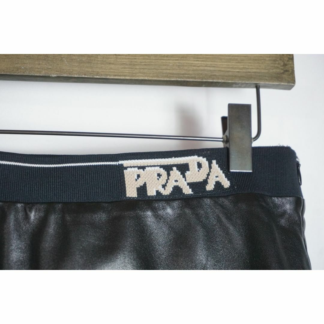 PRADA(プラダ)の極美品 正規19AW PRADA プラダ レザー ミニ スカート 黒1226N▲ レディースのスカート(ミニスカート)の商品写真