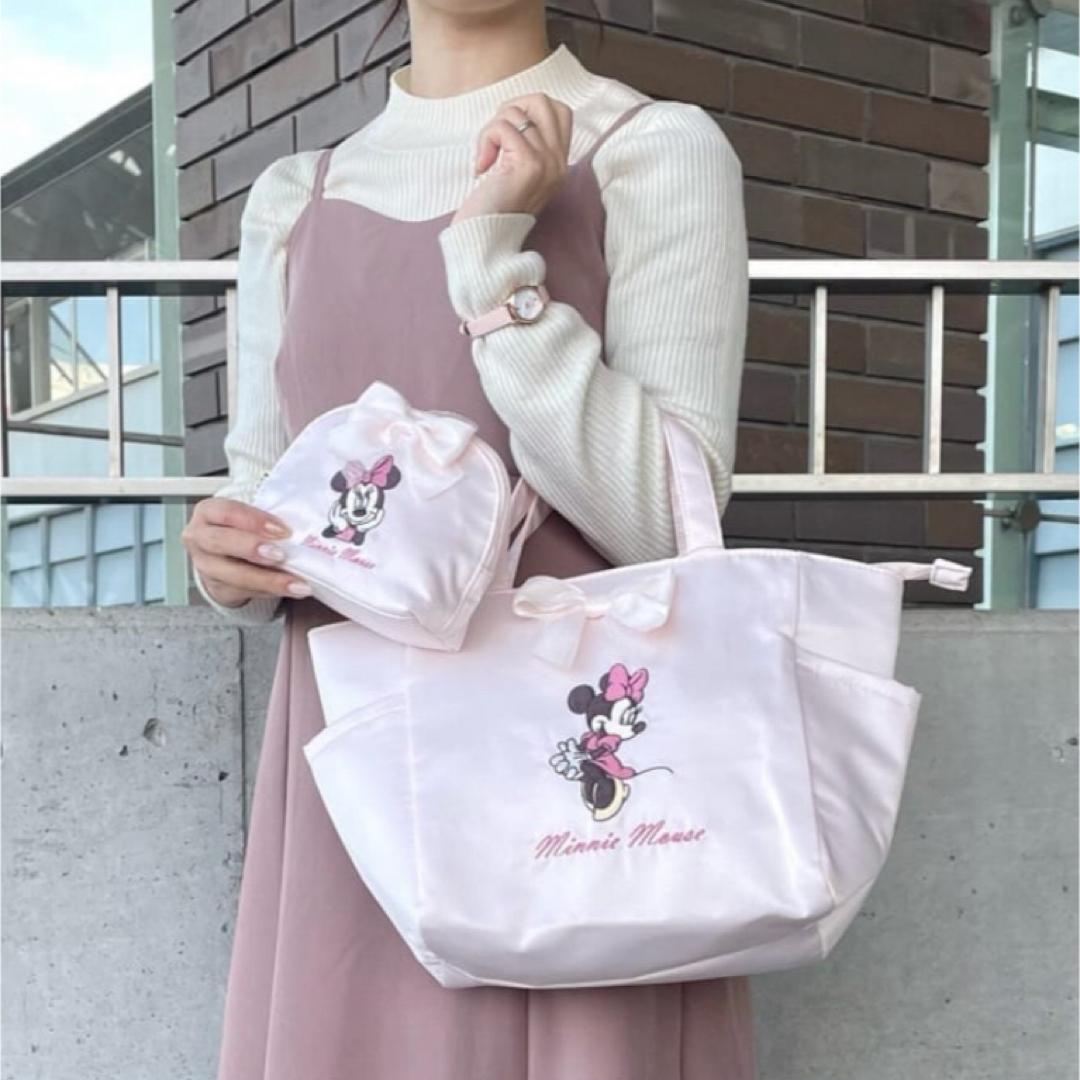 Maison de FLEUR(メゾンドフルール)のMaison de FLEUR サイドポケットトートバッグ ミニー ライトピンク レディースのバッグ(トートバッグ)の商品写真