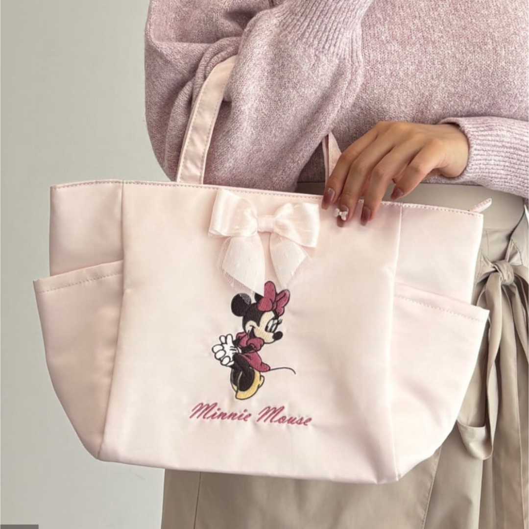 Maison de FLEUR(メゾンドフルール)のMaison de FLEUR サイドポケットトートバッグ ミニー ライトピンク レディースのバッグ(トートバッグ)の商品写真