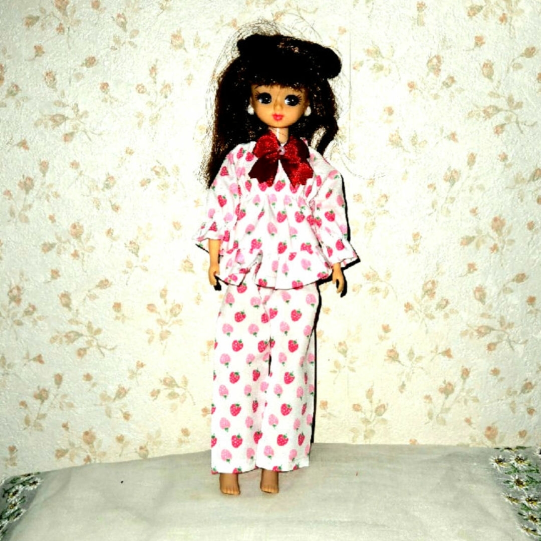 リカちゃんのパジャマ&パンツ　(いちご) ハンドメイドのぬいぐるみ/人形(人形)の商品写真