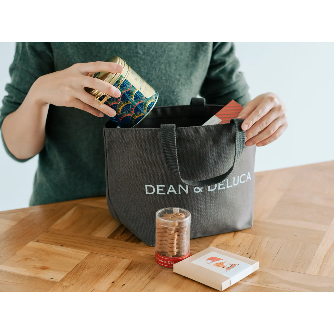 DEAN & DELUCA(ディーンアンドデルーカ)のDEAN ＆ DELUCA 2022チャリティトートバッグ レディースのバッグ(トートバッグ)の商品写真