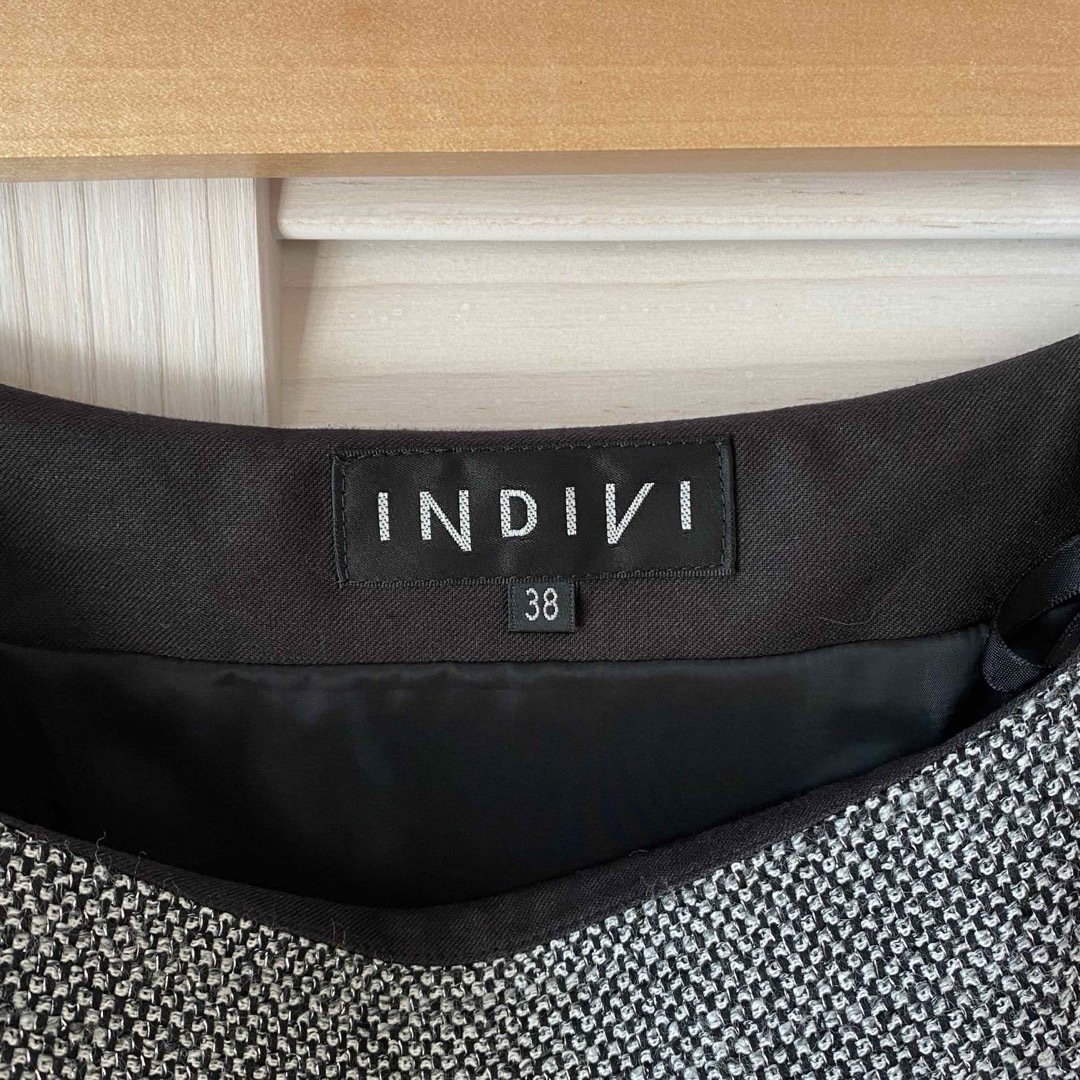 INDIVI(インディヴィ)のインディヴィ　レディーススーツ　グレー　38 レディースのフォーマル/ドレス(スーツ)の商品写真