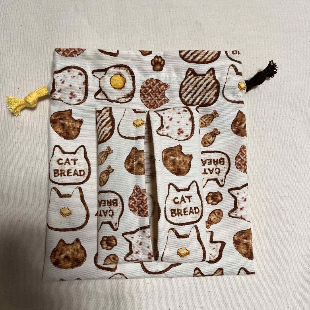 ねこパン柄 巾着 ティッシュケース ハンドメイド ハンドメイドのキッズ/ベビー(外出用品)の商品写真