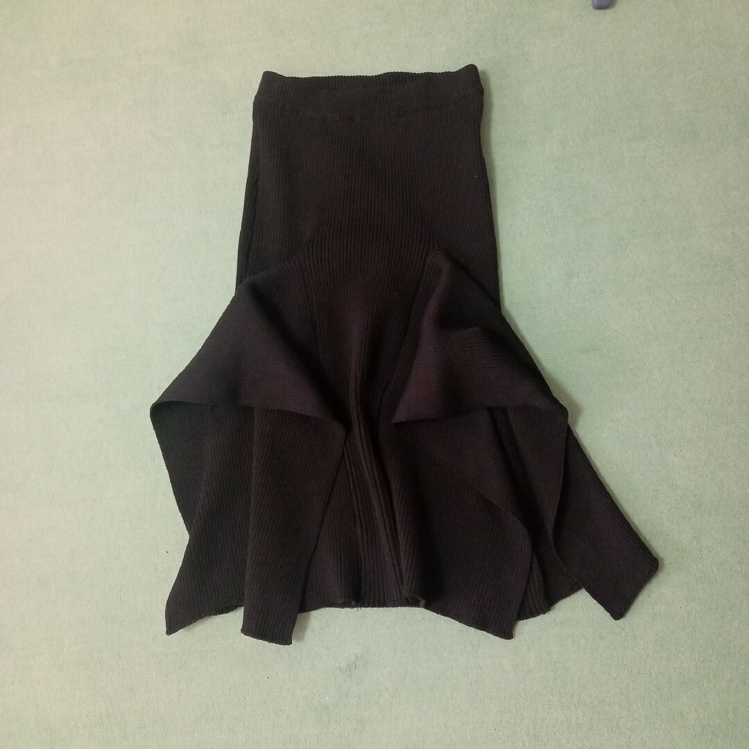 AKIRANAKA(アキラナカ)のアキラナカ　ニットスカート レディースのスカート(ひざ丈スカート)の商品写真