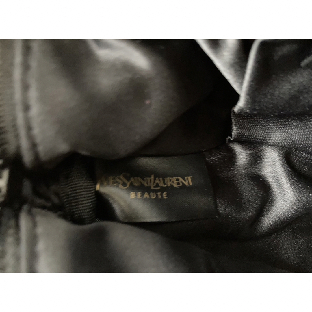 Yves Saint Laurent(イヴサンローラン)の【YSL】イヴ•サンローラン ノベルティラージポーチ ブラック 【新品未使用】 レディースのファッション小物(ポーチ)の商品写真