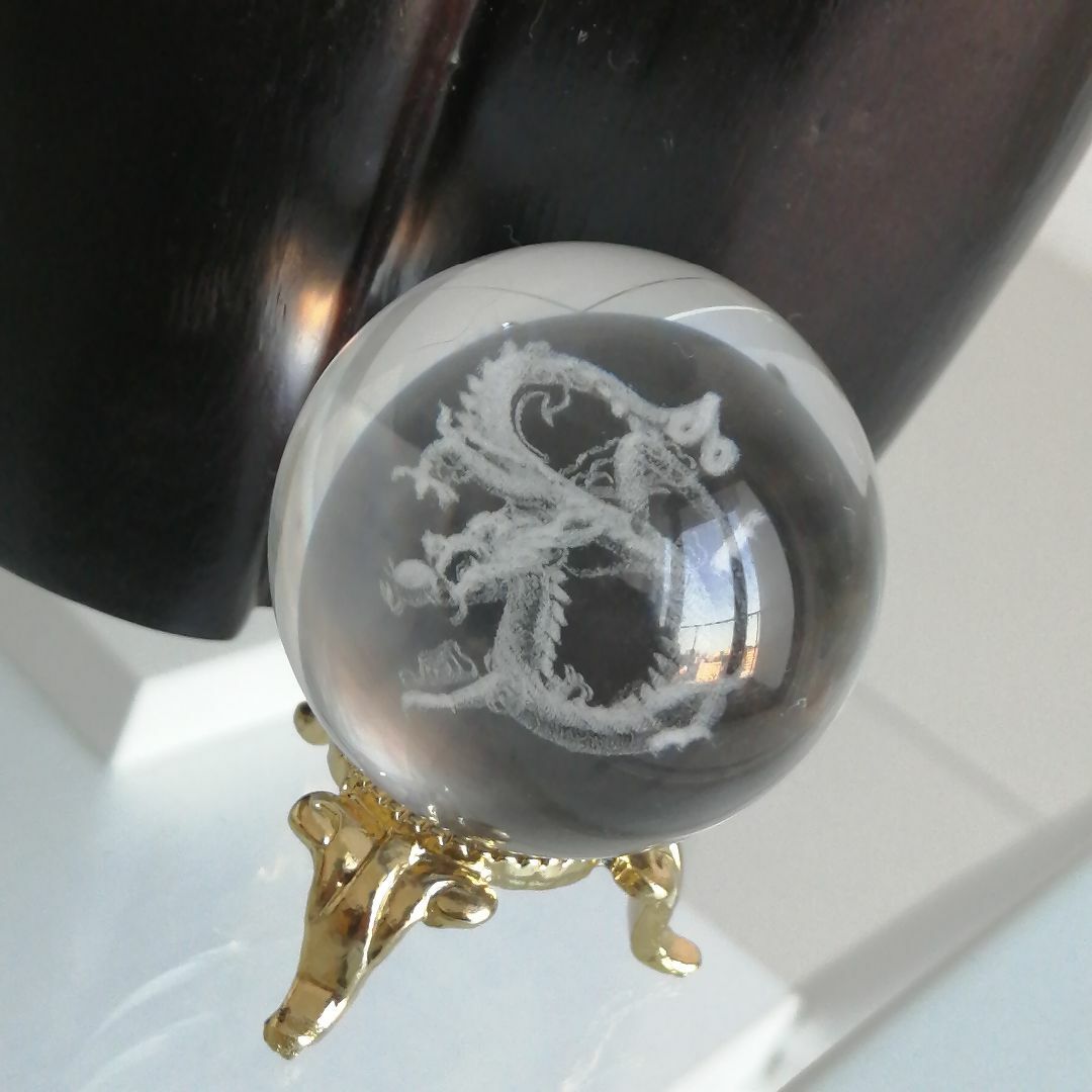 レーザーで彫られた龍の丸珠[Wa67] インテリア/住まい/日用品のインテリア小物(置物)の商品写真