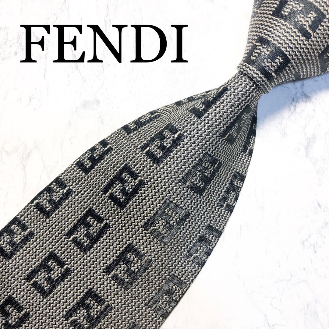 FENDI(フェンディ)のFENDI ネクタイ　ズッカ柄　グレー　Fマーク メンズのファッション小物(ネクタイ)の商品写真