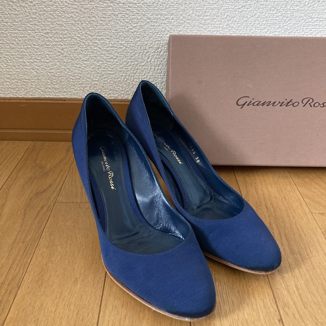 Gianvito Rossi(ジャンヴィットロッシ)のジャンビトロッシ　紺 レディースの靴/シューズ(ハイヒール/パンプス)の商品写真