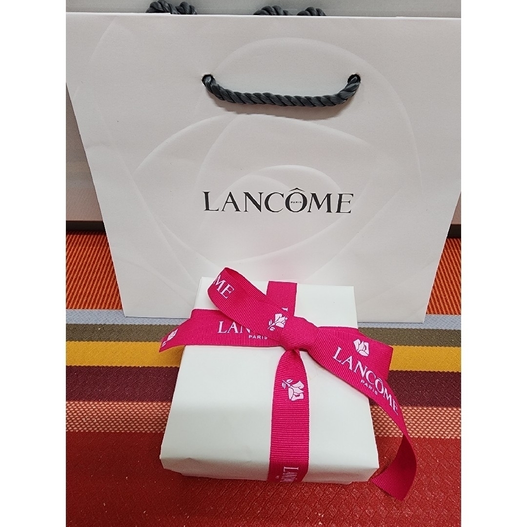 LANCOME(ランコム)のアプソリュ エッセンス イン パウダー ランコム アプソリュパウダー コスメ/美容のベースメイク/化粧品(フェイスパウダー)の商品写真