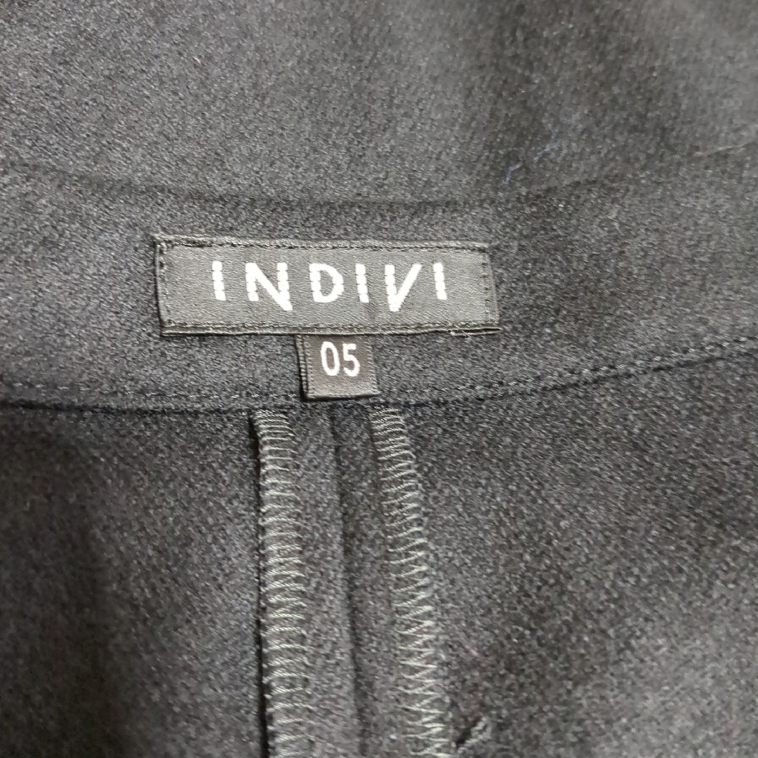 INDIVI(インディヴィ)のINDIVI　インディヴィ　ひざ丈ワンピース　黒ワンピース レディースのワンピース(ひざ丈ワンピース)の商品写真