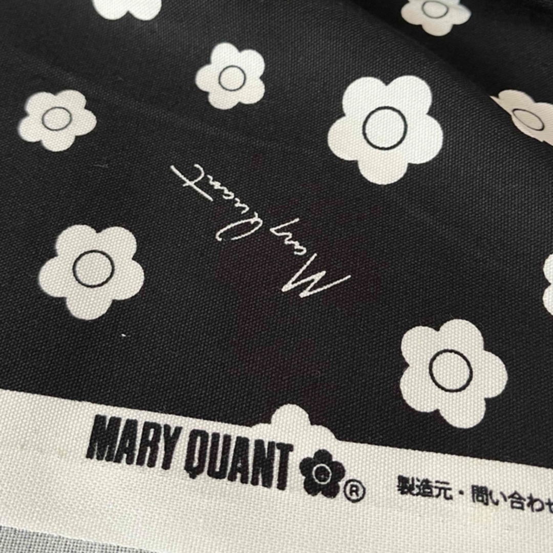 MARY QUANT(マリークワント)のマリークワント　MARY QUANTミニデイジー柄　はぎれ　ブラック ハンドメイドの素材/材料(生地/糸)の商品写真