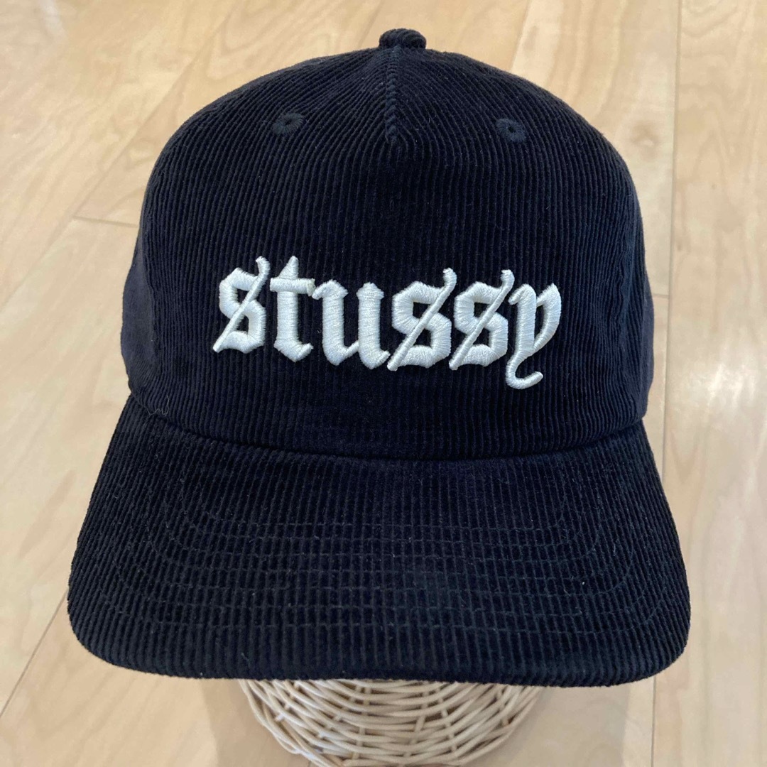 STUSSY(ステューシー)のSTUSSY Mid Depth Old English Snapback  メンズの帽子(キャップ)の商品写真