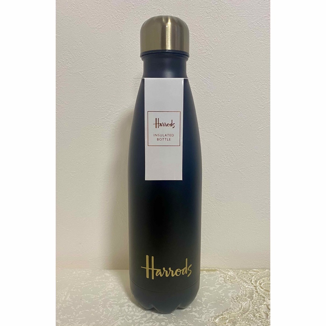 Harrods(ハロッズ)のHarrods ハロッズ　ブラック　ロゴ　ウォーターボトル  水筒(500Ml) インテリア/住まい/日用品のキッチン/食器(弁当用品)の商品写真