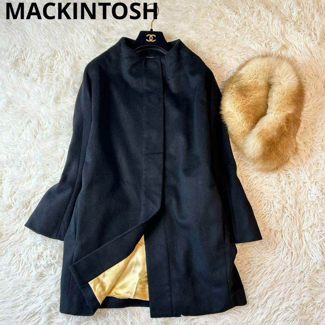 MACKINTOSH(マッキントッシュ)のMACKINTOSH カシミヤ混ノーカラーコート ブルーフォックスファー 黒 レディースのジャケット/アウター(ピーコート)の商品写真