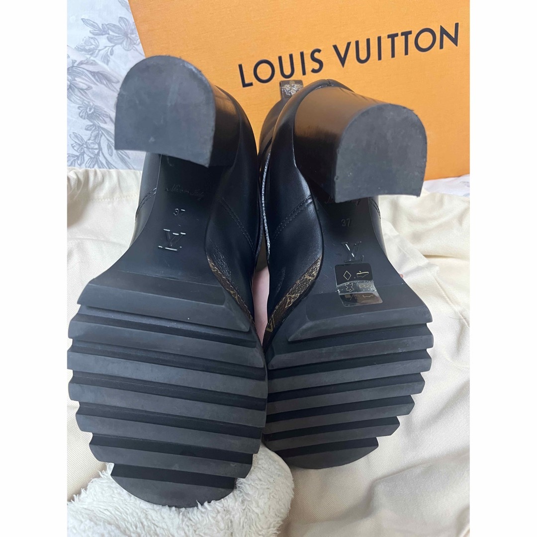 LOUIS VUITTON(ルイヴィトン)のヴィトン　ブーツ レディースの靴/シューズ(ブーツ)の商品写真