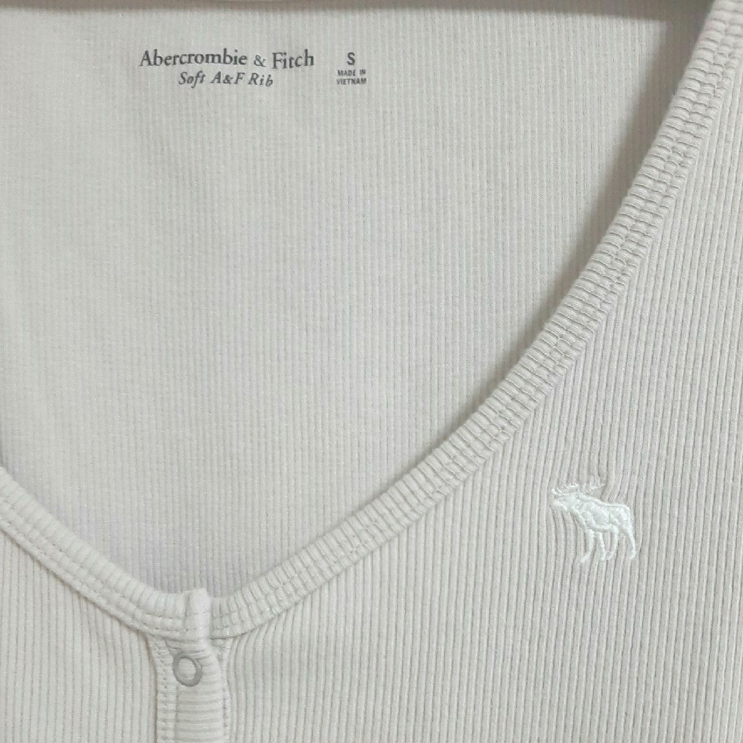 Abercrombie&Fitch(アバクロンビーアンドフィッチ)のアバクロンビー＆フィッチ Tシャツ レディースのトップス(Tシャツ(半袖/袖なし))の商品写真