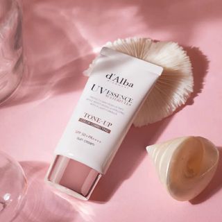 アモーレパシフィック(AMOREPACIFIC)のd'Alba uvエッセンス　トーンアップサンクリーム(化粧下地)