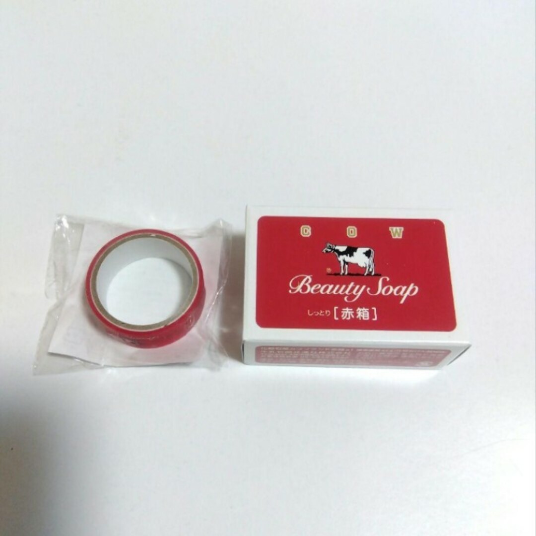 牛乳石鹸(ギュウニュウセッケン)の牛乳石鹸　赤箱石鹸45g & マスキングテープ　ノベルティ コスメ/美容のボディケア(ボディソープ/石鹸)の商品写真