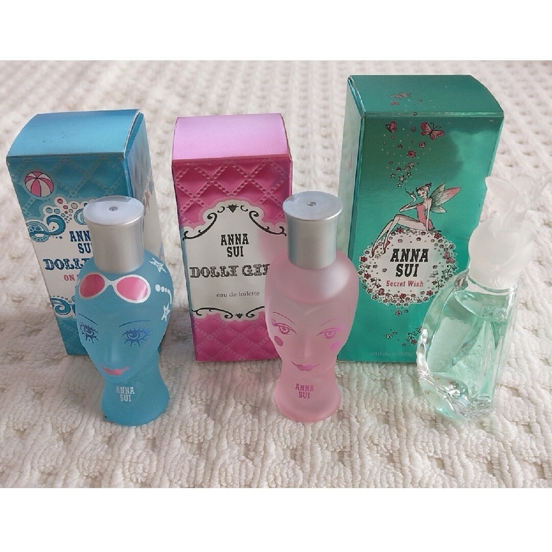 ANNA SUI(アナスイ)のアナスイ⭐香水⭐ミニボトル3個⭐ショップ袋 コスメ/美容の香水(香水(女性用))の商品写真