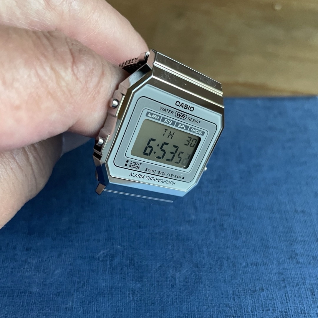 CASIO(カシオ)のカシオ デジタル腕時計　ステンレススチール　国内未発売　レトロデザインモデル メンズの時計(腕時計(デジタル))の商品写真