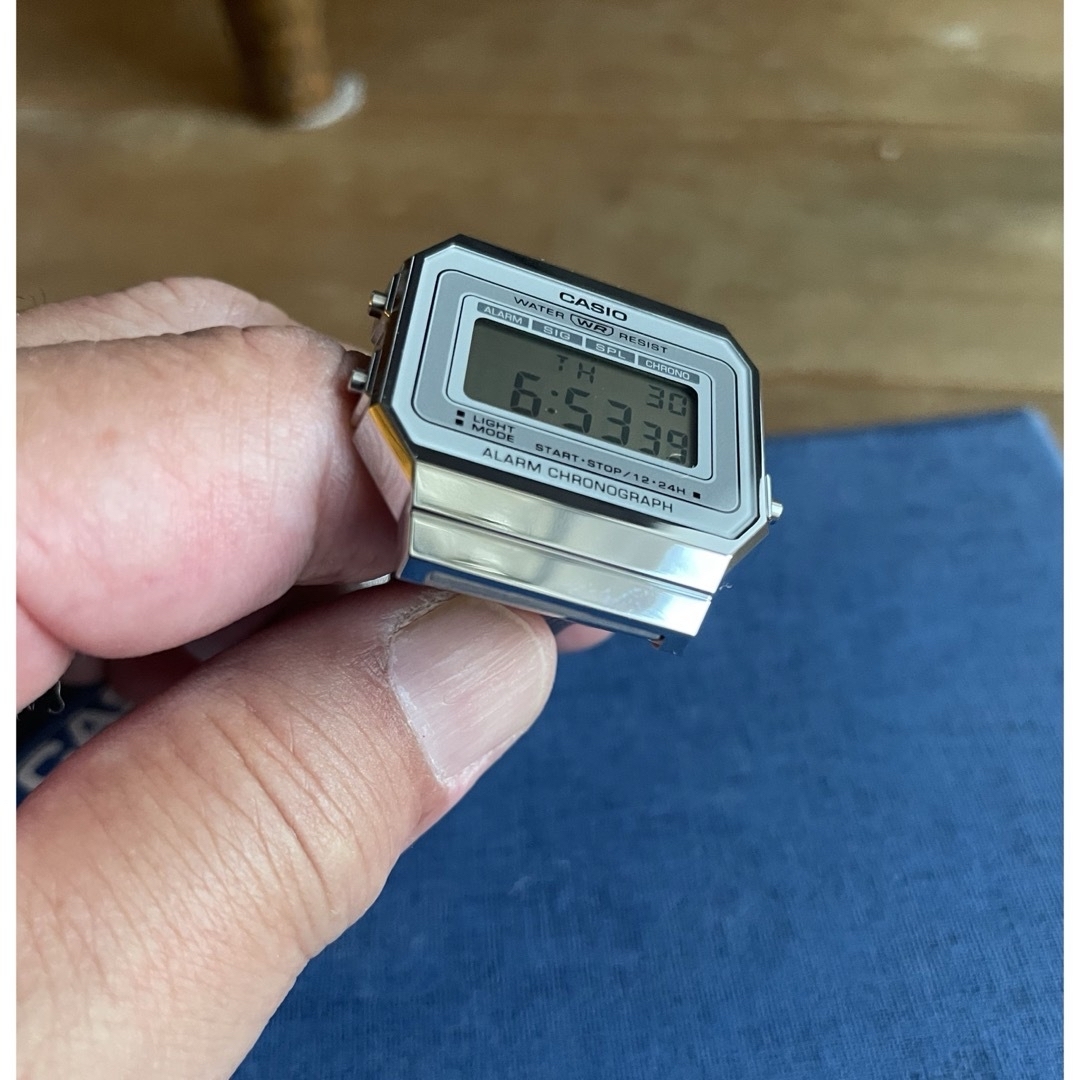 CASIO(カシオ)のカシオ デジタル腕時計　ステンレススチール　国内未発売　レトロデザインモデル メンズの時計(腕時計(デジタル))の商品写真