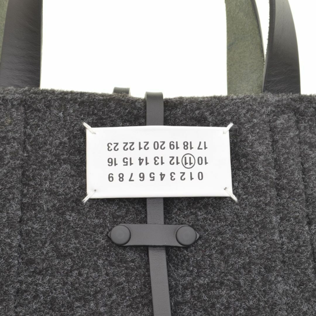 Maison Martin Margiela(マルタンマルジェラ)の【Maison Margiela】FELT WET LOOK TOTE BAG メンズのバッグ(トートバッグ)の商品写真