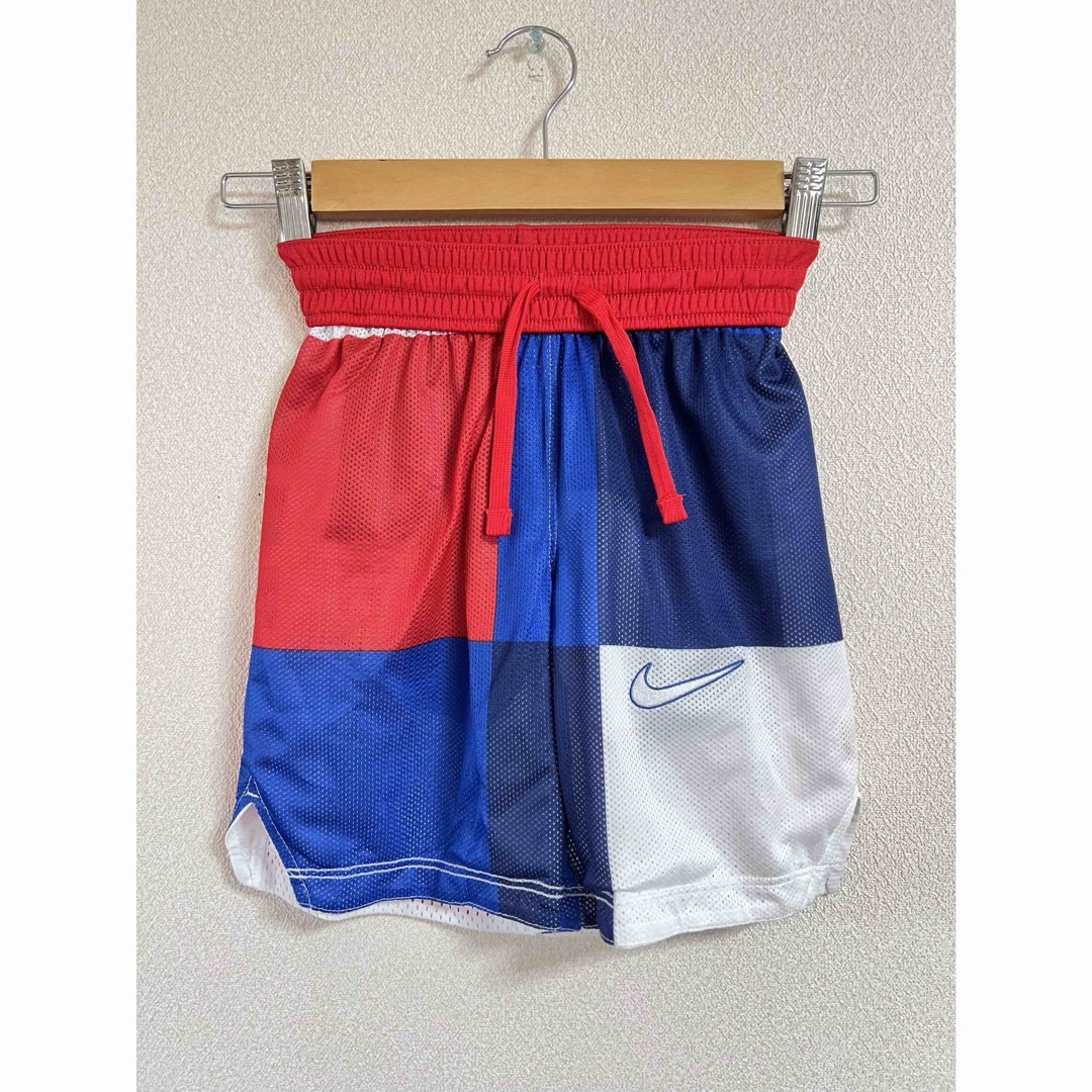 NIKE(ナイキ)の新品未使用　キッズ　ハーフパンツ　リバーシブル キッズ/ベビー/マタニティのキッズ服男の子用(90cm~)(パンツ/スパッツ)の商品写真