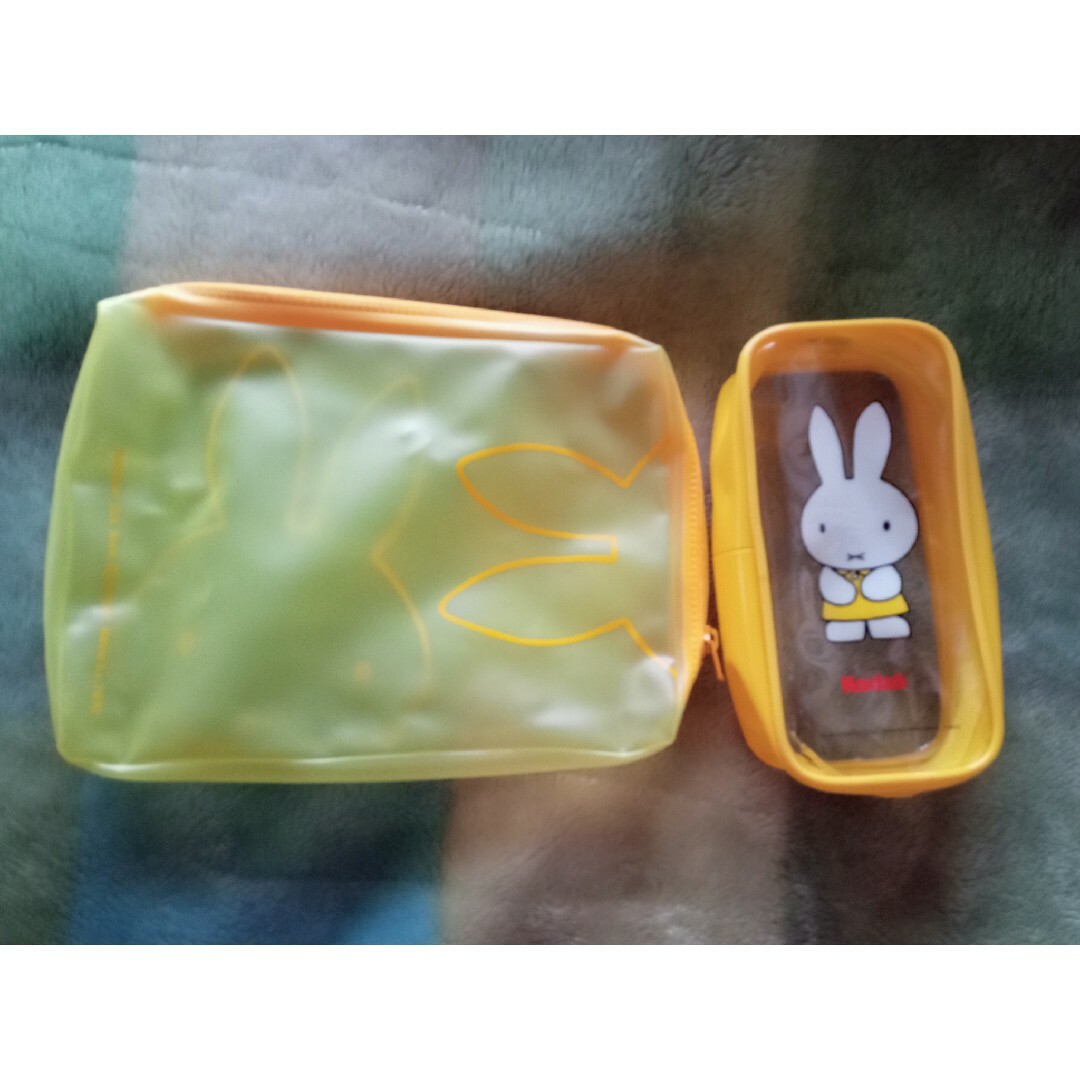 miffy(ミッフィー)のミッフィー　ビニールポーチ二種　中古 レディースのファッション小物(ポーチ)の商品写真