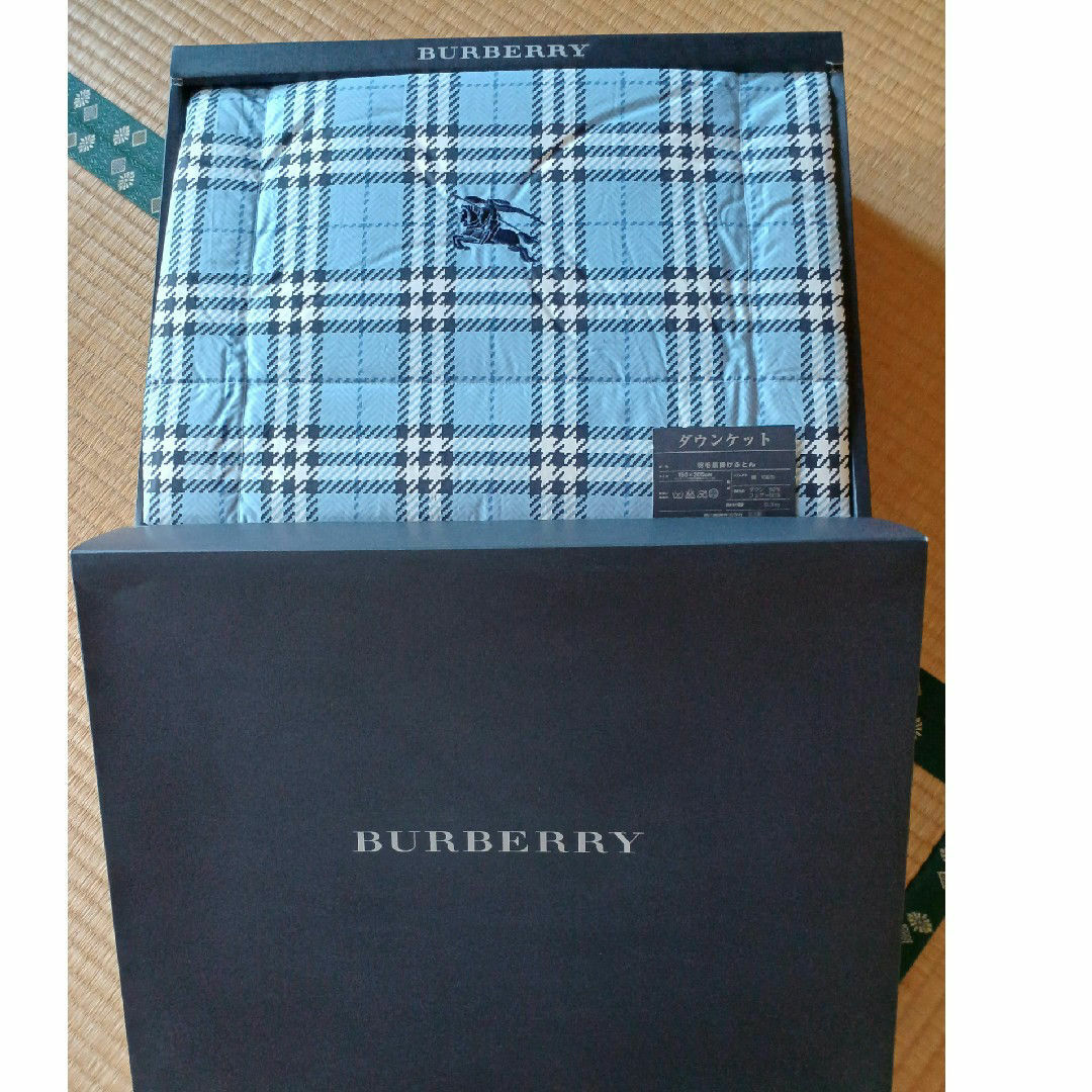 BURBERRY(バーバリー)のバーバリーダウンケットブルー150×200㎝ インテリア/住まい/日用品の寝具(布団)の商品写真