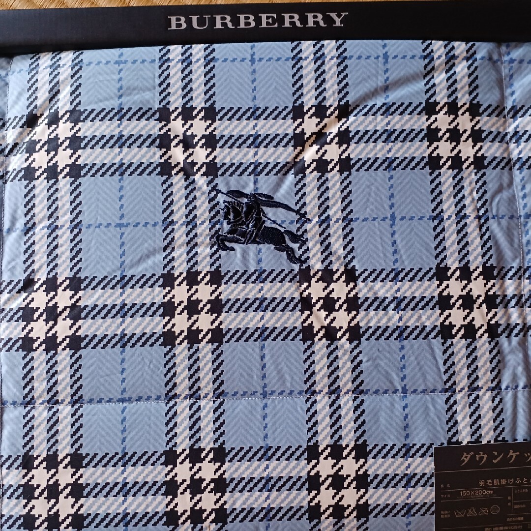 BURBERRY(バーバリー)のバーバリーダウンケットブルー150×200㎝ インテリア/住まい/日用品の寝具(布団)の商品写真