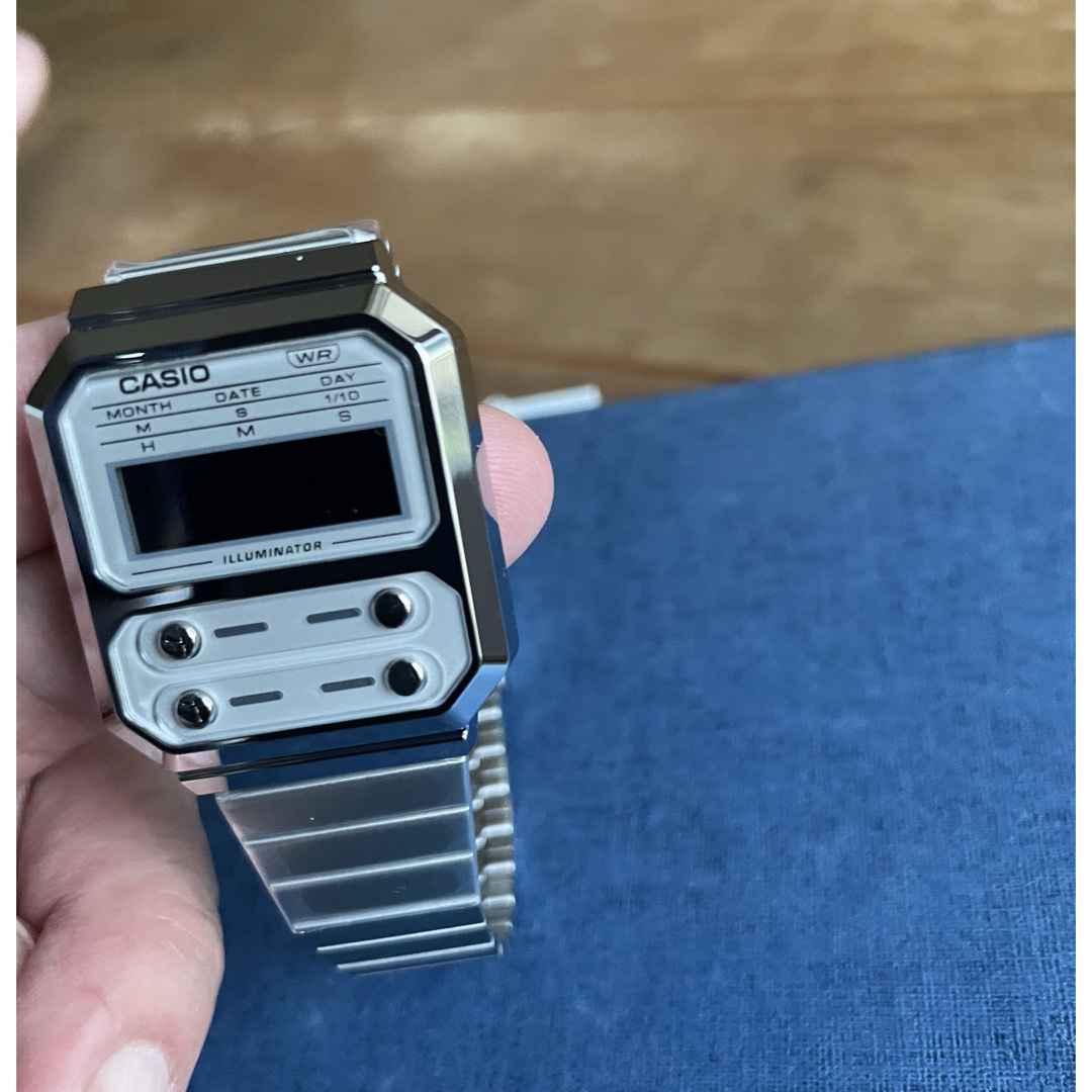CASIO(カシオ)のカシオ デジタル腕時計　新品　ステンレススチールシルバー　希少海外逆輸入モデル メンズの時計(腕時計(デジタル))の商品写真