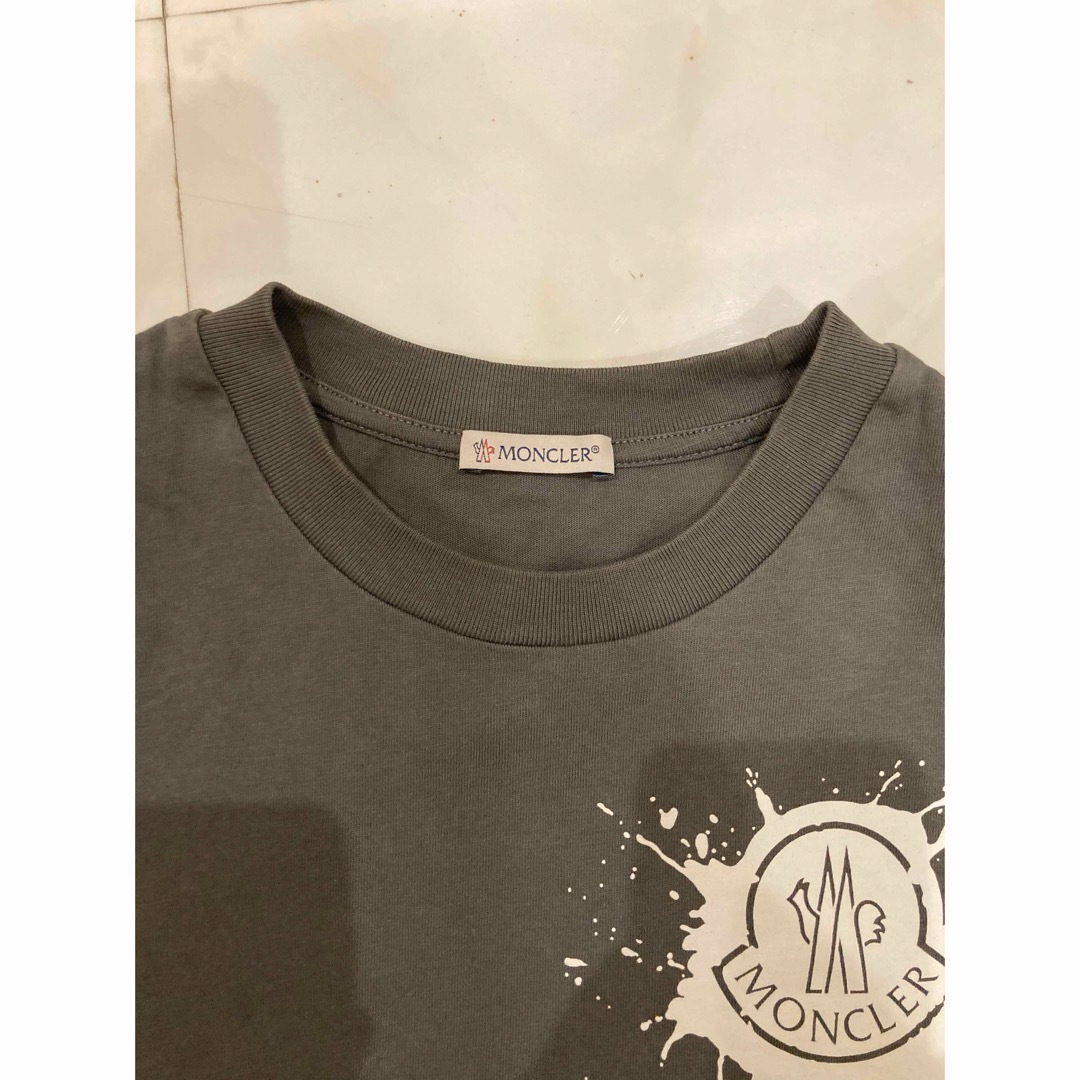 MONCLER(モンクレール)のサイズS】モンクレール   MONCLER 半袖Tシャツ　グリーン　ペイントロゴ レディースのトップス(Tシャツ(半袖/袖なし))の商品写真