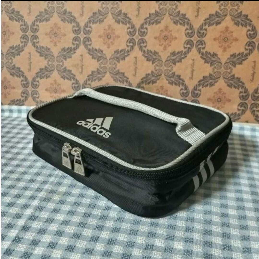 adidas(アディダス)のアディダス　保冷バック　ブラック　一段用 インテリア/住まい/日用品のキッチン/食器(弁当用品)の商品写真