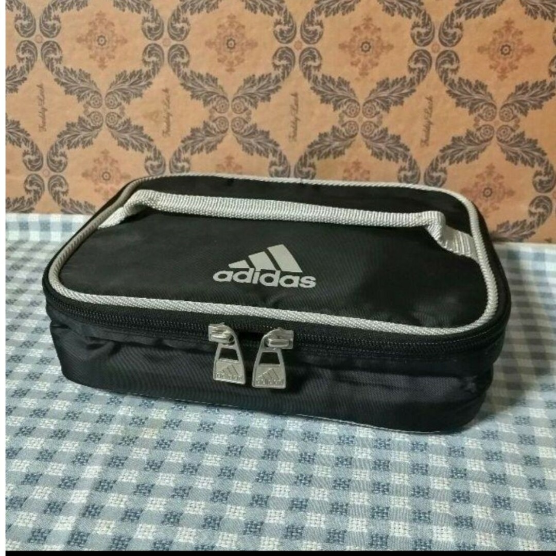 adidas(アディダス)のアディダス　保冷バック　ブラック　一段用 インテリア/住まい/日用品のキッチン/食器(弁当用品)の商品写真