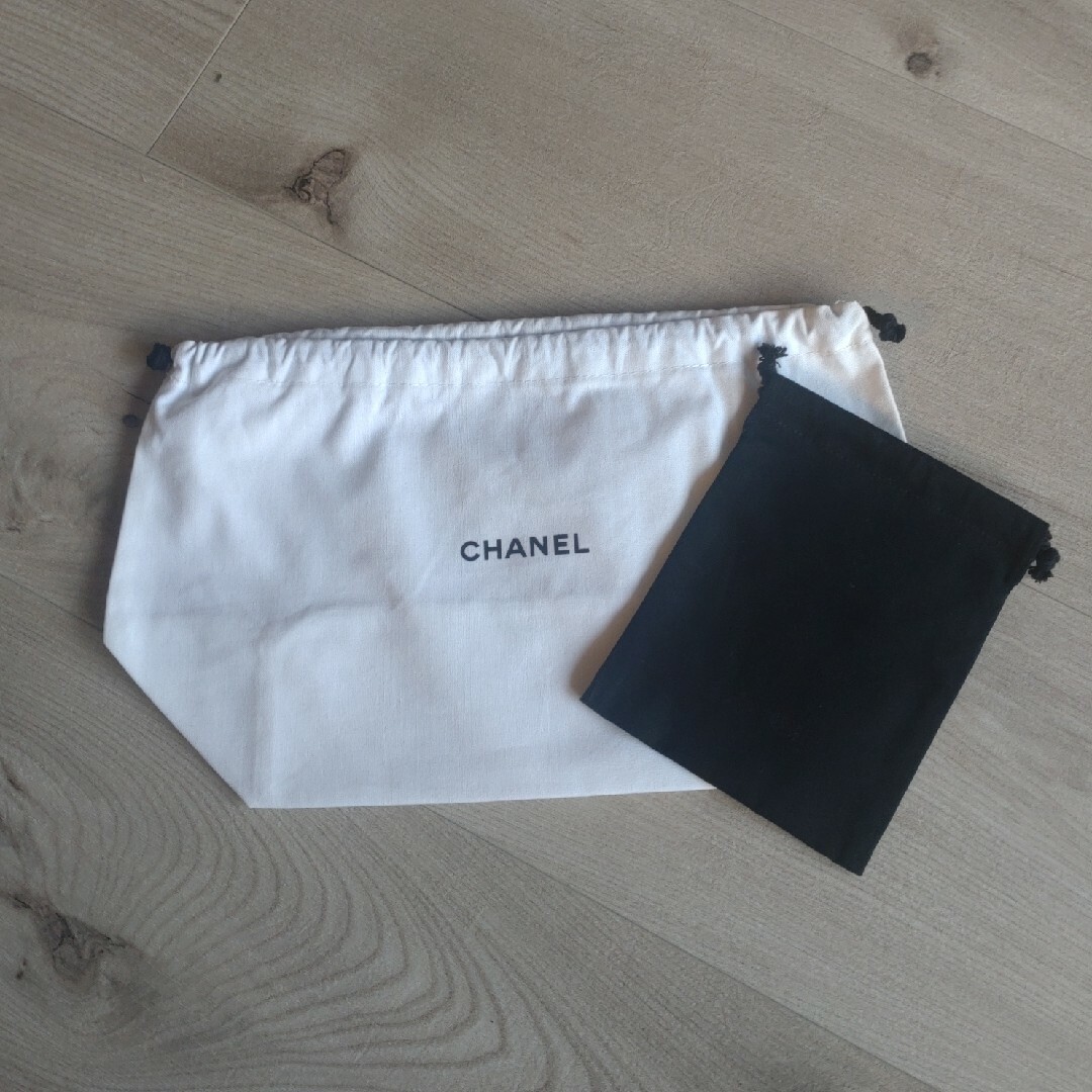 CHANEL(シャネル)の【お値下げ中】非売品・未使用【CHANEL】巾着２点セット レディースのファッション小物(ポーチ)の商品写真