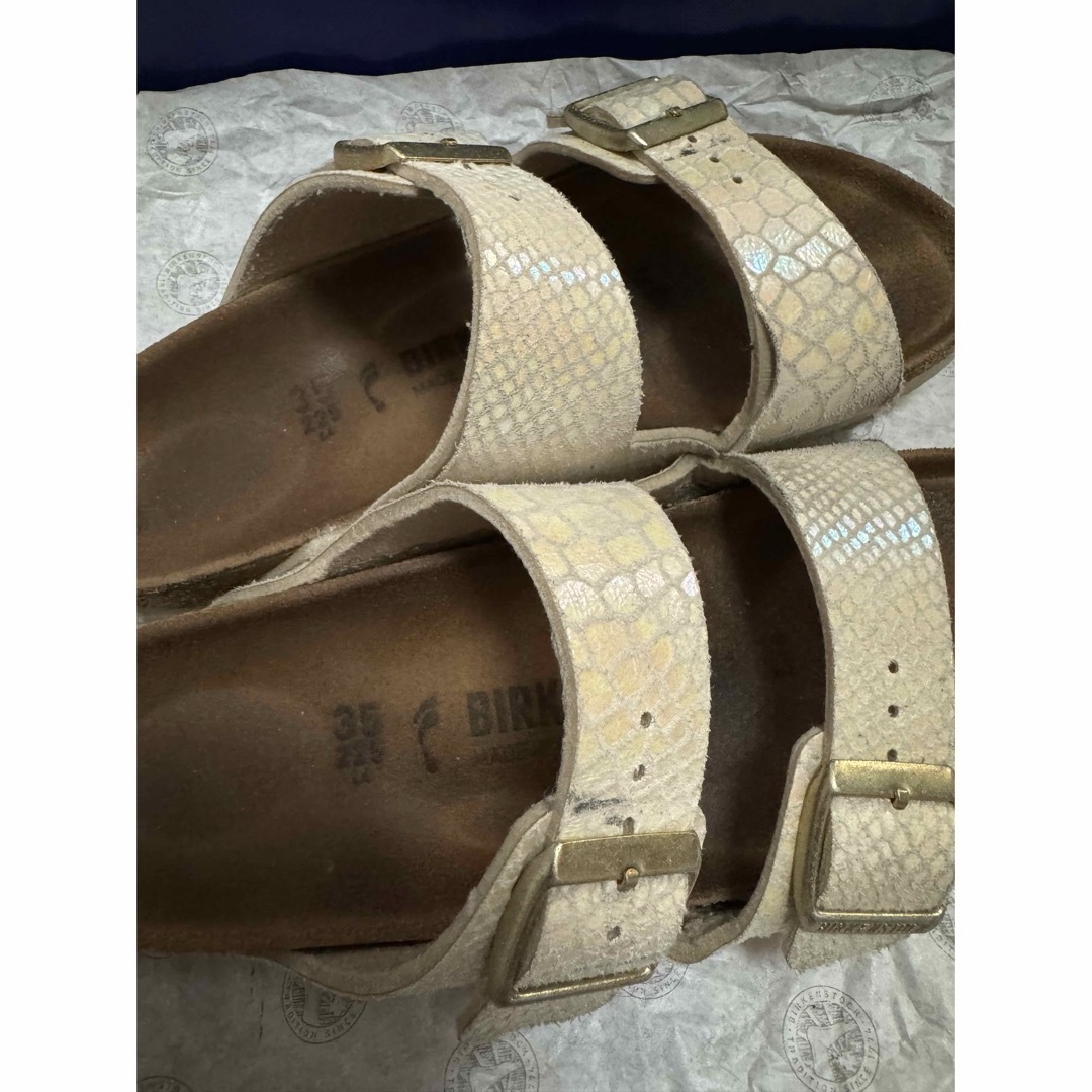 BIRKENSTOCK(ビルケンシュトック)のビルケンシュトック 35 アリゾナ パイソン　ホワイト キッズ/ベビー/マタニティのキッズ靴/シューズ(15cm~)(サンダル)の商品写真