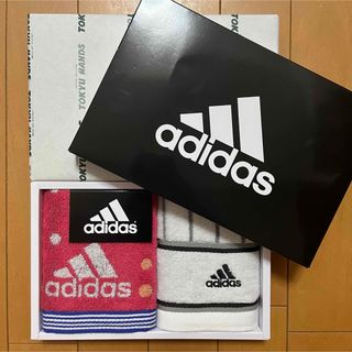 アディダス(adidas)の新品★アディダス ハンドタオル 2枚組 ギフト 箱入り タオルセット(タオル/バス用品)