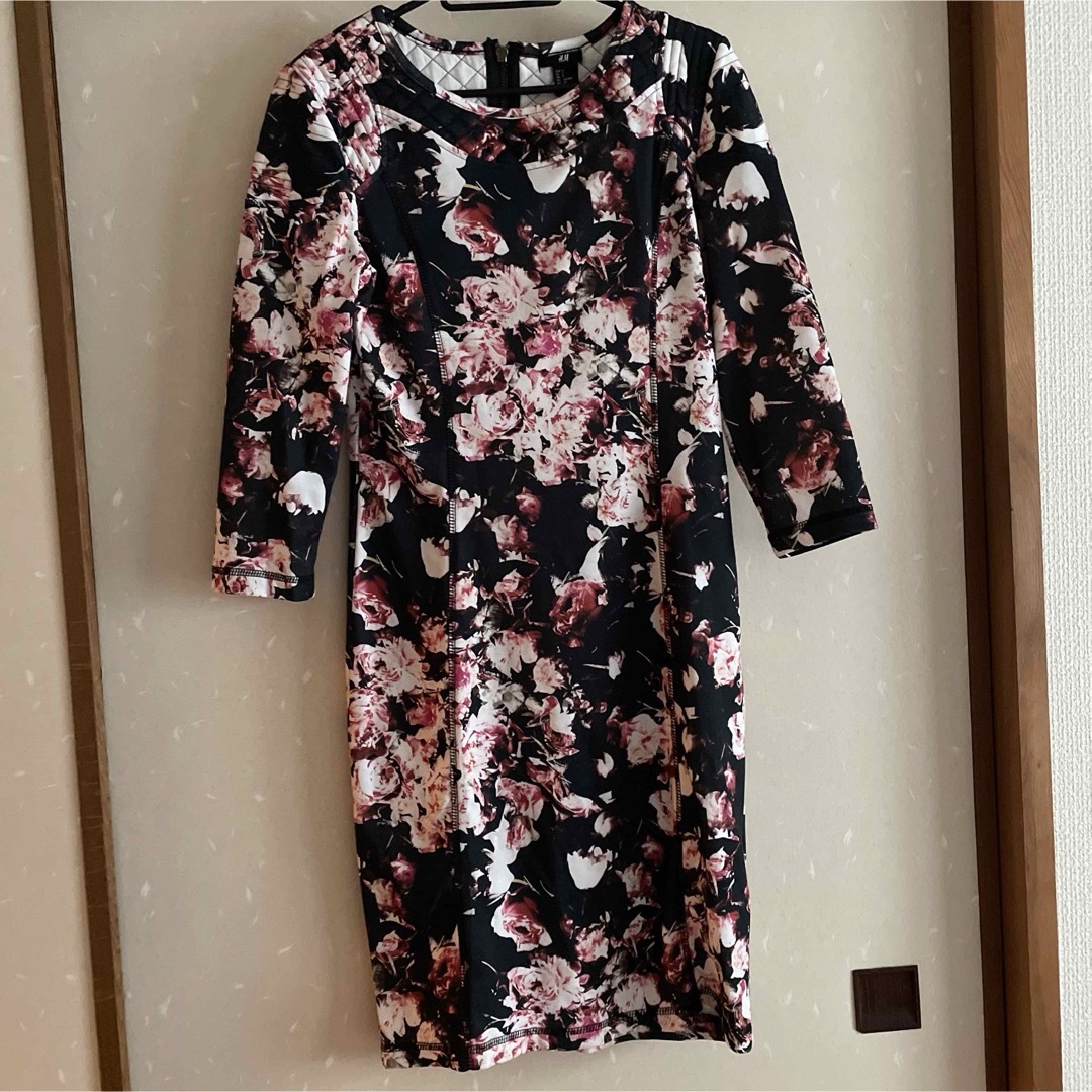 H&M(エイチアンドエム)の【SALE】H&M花柄フォトワンピース レディースのワンピース(ひざ丈ワンピース)の商品写真