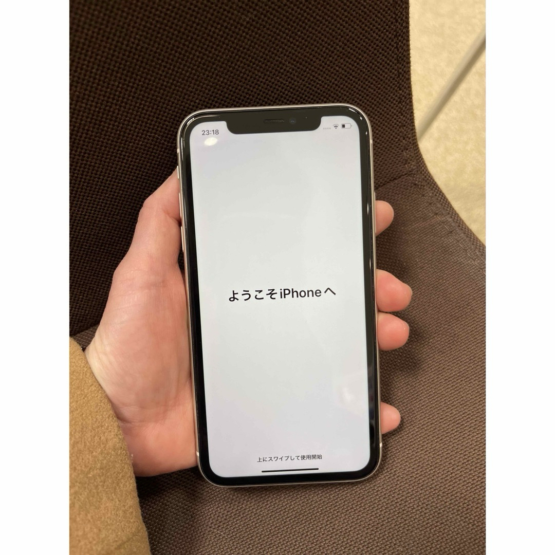 Apple(アップル)のiPhone 11 128GB SIMロック解除済み ホワイト 美品 スマホ/家電/カメラのスマートフォン/携帯電話(スマートフォン本体)の商品写真