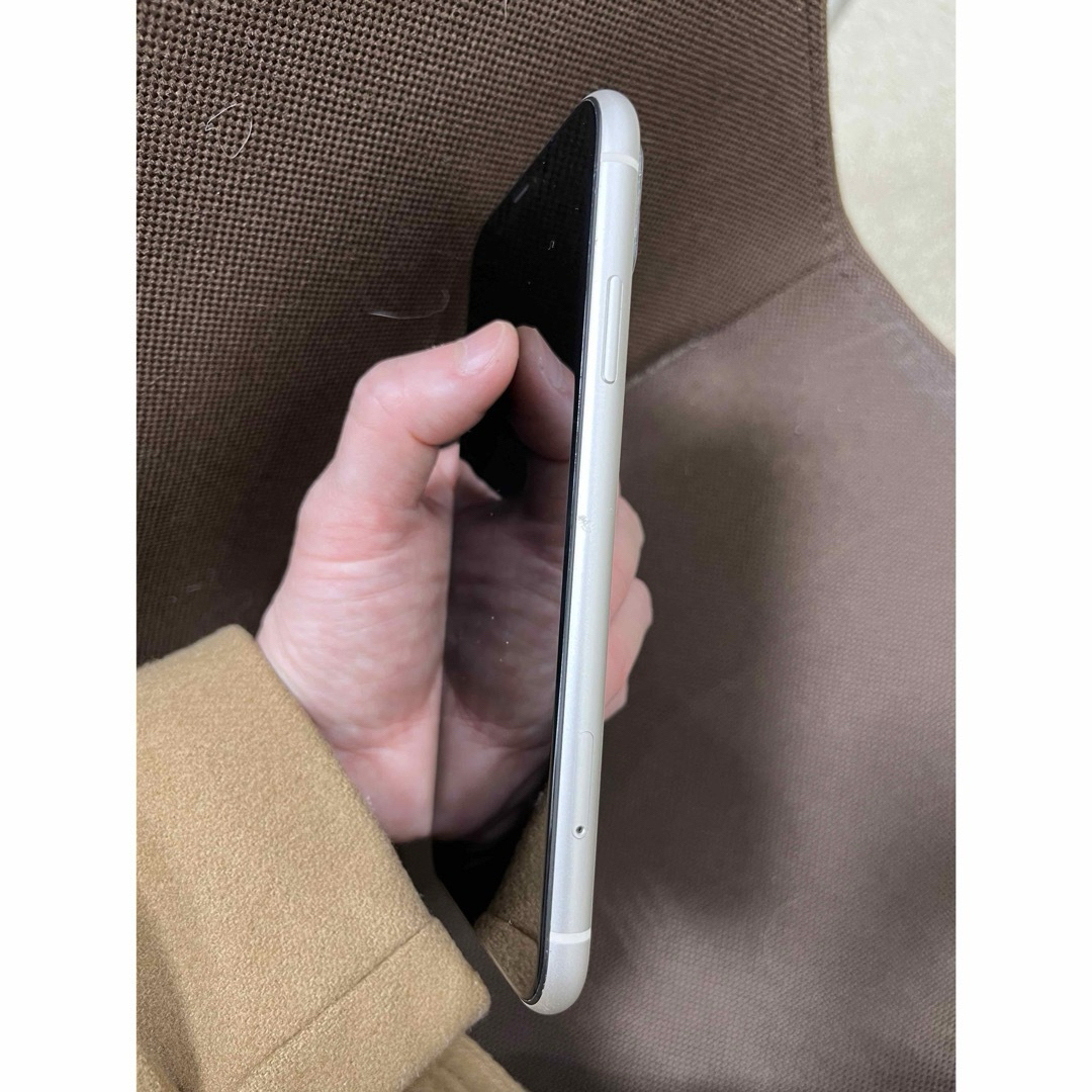 Apple(アップル)のiPhone 11 128GB SIMロック解除済み ホワイト 美品 スマホ/家電/カメラのスマートフォン/携帯電話(スマートフォン本体)の商品写真