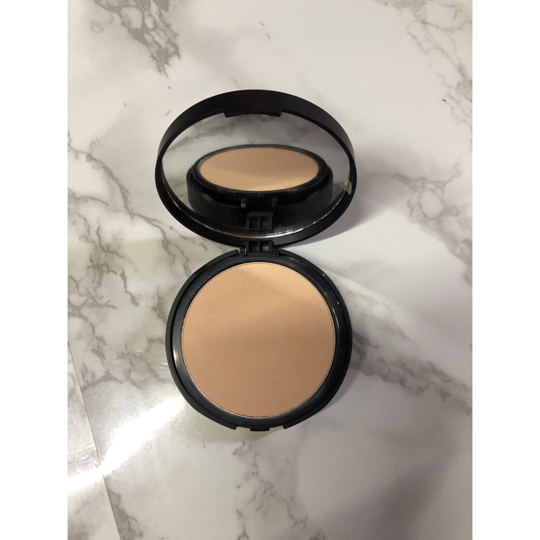 bareMinerals(ベアミネラル)のベアミネラル  ベアプロ16HRパウダーファンデーション コスメ/美容のベースメイク/化粧品(ファンデーション)の商品写真